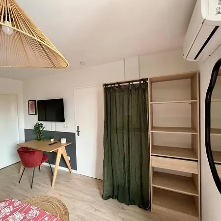 - Le 102 Apartment Roanne